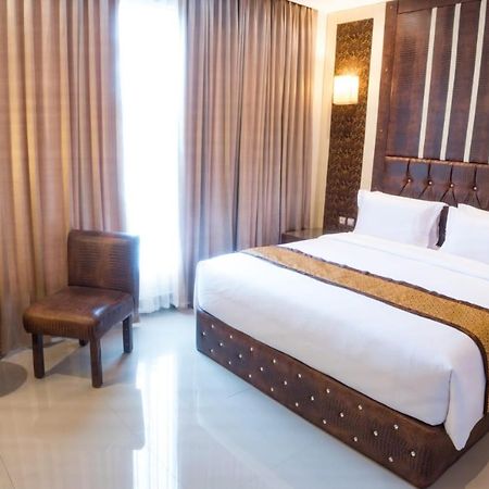 Aurila Hotel Palangkaraya Bagian luar foto