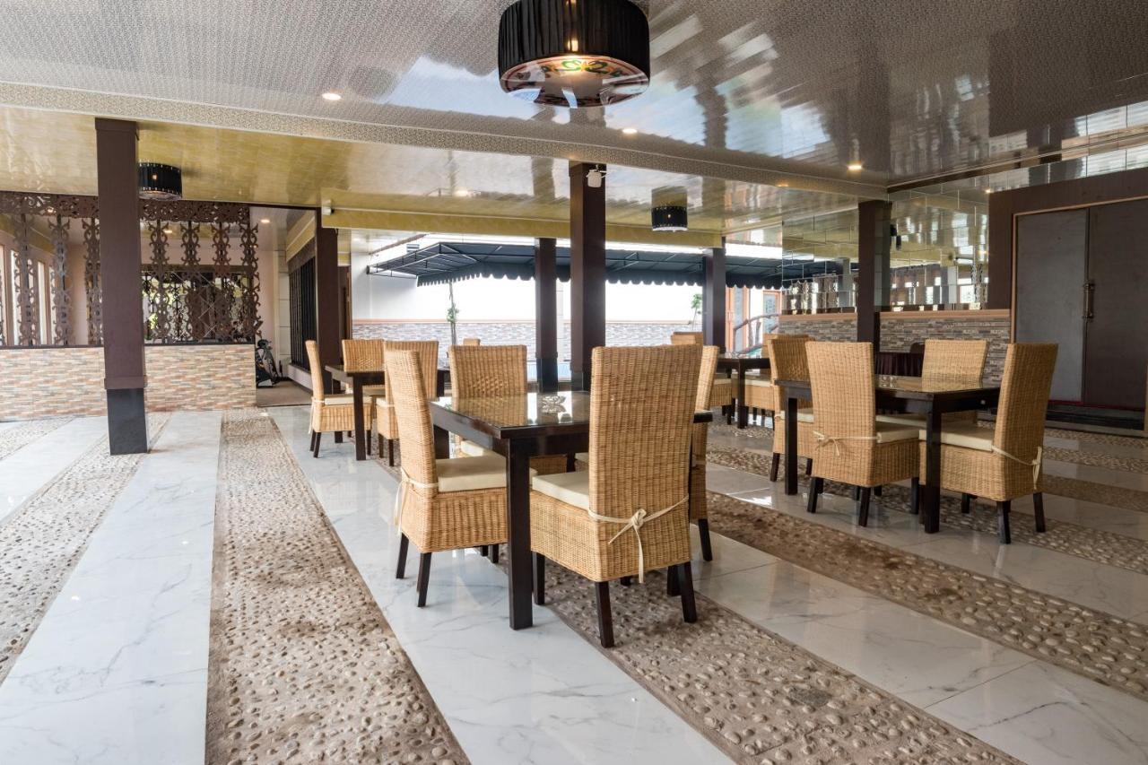 Aurila Hotel Palangkaraya Bagian luar foto