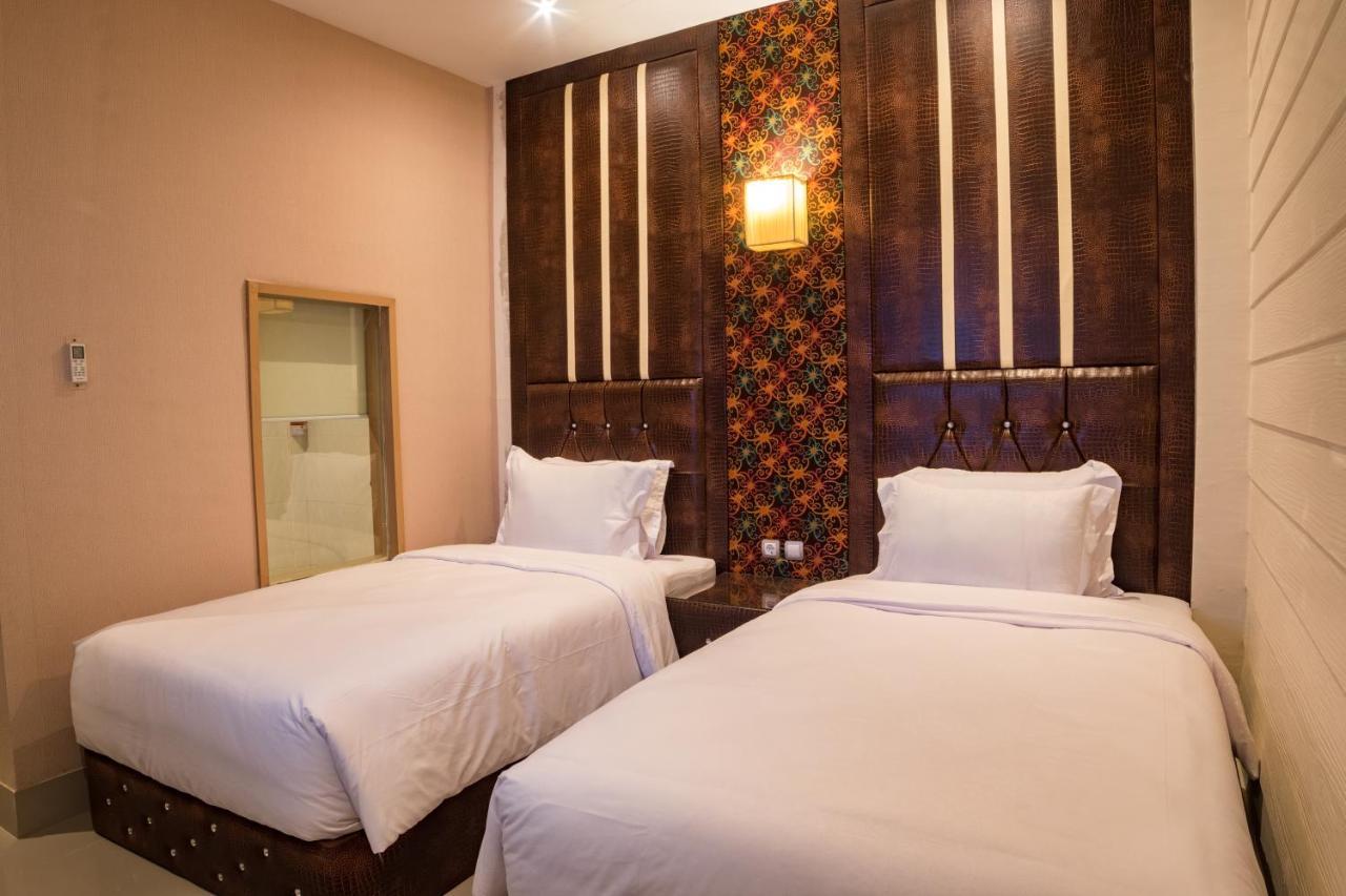 Aurila Hotel Palangkaraya Bagian luar foto
