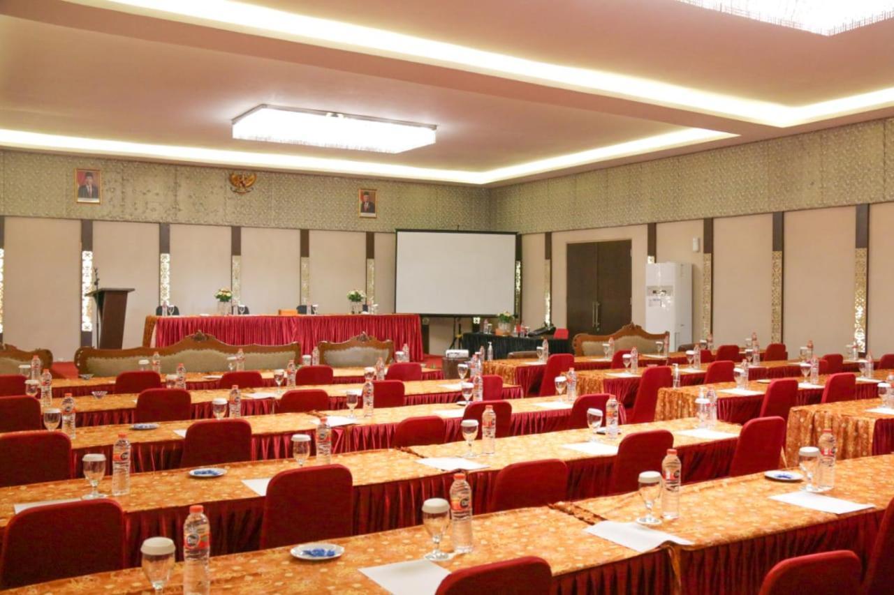 Aurila Hotel Palangkaraya Bagian luar foto